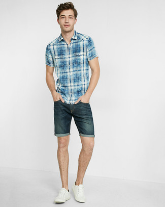Navy Plaid Short Sleeve Shirt Outfits For Men: When the situation allows a casual outfit, consider teaming a navy plaid short sleeve shirt with navy denim shorts. The whole look comes together really well if you complete your ensemble with white leather low top sneakers.