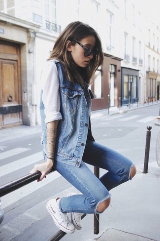 Blue Denim Vest with Ripped Jeans Outfits For Women In Their 30s (2 ideas &  outfits) | Lookastic