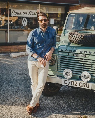 Blue Denim Shirt with Boat Shoes Outfits: 
