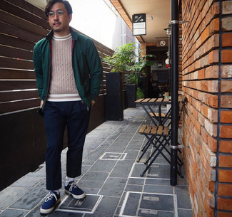 Tan Cable Sweater Outfits For Men: Extremely dapper, this casual combination of a tan cable sweater and navy chinos brings amazing styling opportunities. Clueless about how to round off? Complement your ensemble with navy and white canvas low top sneakers to jazz things up.