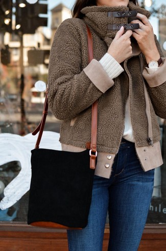 Brown Fleece Bomber Jacket Outfits For Women: This casual combo of a brown fleece bomber jacket and blue skinny jeans couldn't possibly come across other than strikingly stylish.