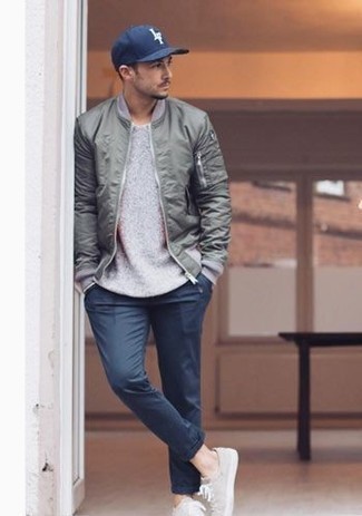 Blue Print Baseball Cap Outfits For Men: A grey nylon bomber jacket and a blue print baseball cap are among the fundamental elements in any modern gentleman's functional casual closet. To give this look a more refined aesthetic, why not introduce beige canvas low top sneakers to the mix?