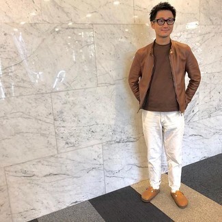 Brown Leather Bomber Jacket Outfits For Men: A brown leather bomber jacket and white jeans matched together are the ideal combo for gentlemen who love cool and casual styles. Tobacco leather loafers will inject an extra dose of sophistication into an otherwise too-common look.