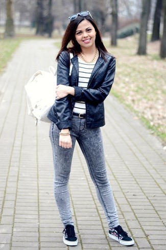 A navy leather bomber jacket and grey acid wash skinny jeans have become a go-to casual combo for many sartorially savvy ladies. As for footwear, introduce a pair of navy floral low top sneakers to the mix.