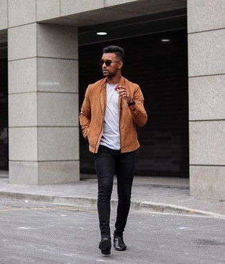 Tobacco Suede Bomber Jacket Outfits For Men: A tobacco suede bomber jacket and black skinny jeans are the kind of a winning off-duty getup that you need when you have no extra time to plan an ensemble. And if you want to instantly bump up your getup with one single piece, why not add black leather chelsea boots to the mix?