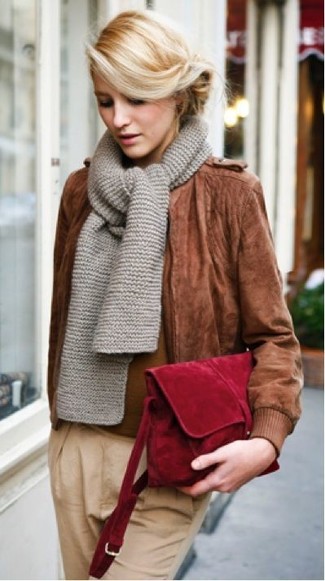 Brown Suede Bomber Jacket Outfits For Women: Consider wearing a brown suede bomber jacket and beige skinny pants for an effortless kind of sophistication.