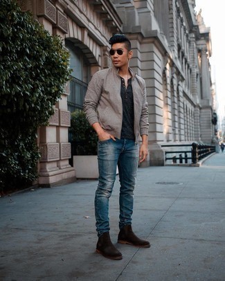 Charcoal Henley Shirt Outfits For Men: If you put functionality above all, make a charcoal henley shirt and navy ripped jeans your outfit choice. For extra fashion points, add dark brown suede chelsea boots to the mix.