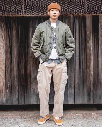 Tobacco Canvas Low Top Sneakers Outfits For Men: An olive satin bomber jacket and beige cargo pants worn together are the ideal outfit for those who prefer off-duty ensembles. A pair of tobacco canvas low top sneakers looks awesome complementing this look.