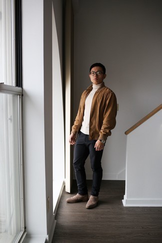 Tan Bomber Jacket Outfits For Men: This combo of a tan bomber jacket and navy chinos is very easy to do and so comfortable to work from dawn till dusk as well! And if you wish to immediately dress up your ensemble with one item, why not complement this outfit with a pair of tan suede chelsea boots?