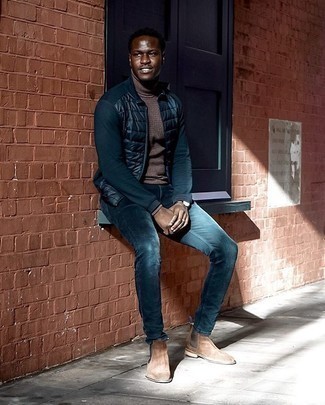Brown Turtleneck Outfits For Men: This combo of a brown turtleneck and navy jeans is the perfect balance between fun and stylish. Inject your look with an extra dose of style by finishing with a pair of brown suede chelsea boots.