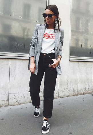 Black Low Top Sneakers Outfits For Women: 