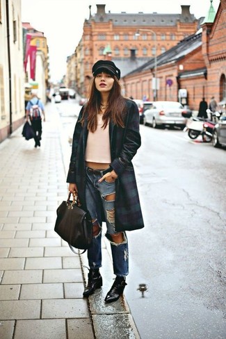 Black Flat Cap Outfits For Women: 