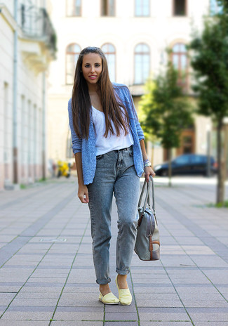 Grey Boyfriend Jeans Outfits: 