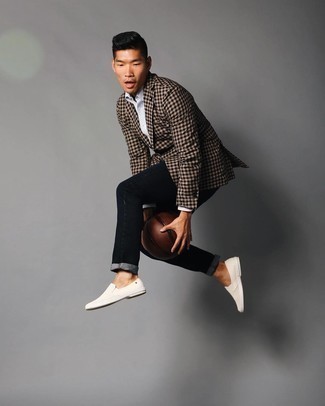 Brown Gingham Blazer Outfits For Men: We love how well a brown gingham blazer teams with navy jeans. Introduce beige canvas slip-on sneakers to the mix and ta-da: your ensemble is complete.
