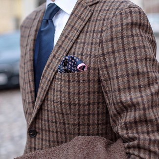 Navy Paisley Pocket Square Outfits: This combo of a brown plaid wool blazer and a navy paisley pocket square is on the off-duty side yet it's also on-trend and really sharp.