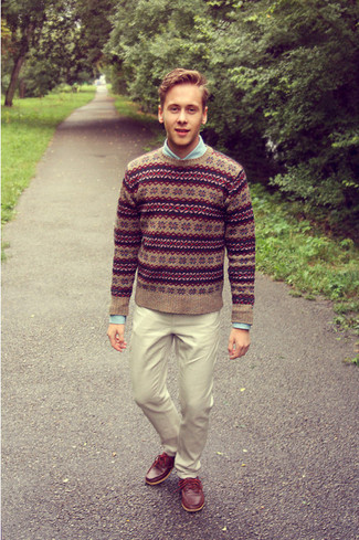 Tobacco Crew-neck Sweater Outfits For Men: A tobacco crew-neck sweater and beige chinos paired together are a good match. Our favorite of a ton of ways to complement this look is with a pair of red leather boat shoes.