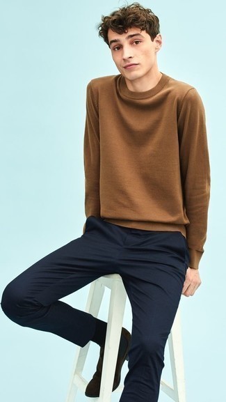 Tobacco Crew-neck Sweater Outfits For Men: A tobacco crew-neck sweater and navy chinos paired together are a perfect match. You know how to level up this look: dark brown suede chelsea boots.