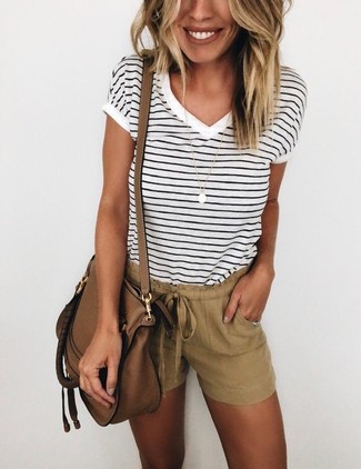 Brown Shorts Outfits For Women: 