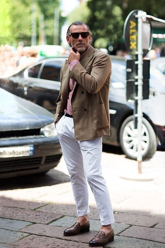 Make a brown double breasted blazer and white chinos your outfit choice to put together an interesting and modern-looking outfit. To give your overall outfit a sleeker spin, why not introduce a pair of brown leather loafers to your look?
