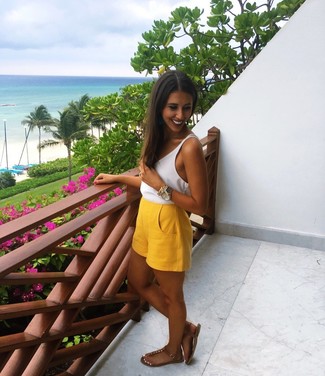 Yellow Shorts Outfits For Women: 