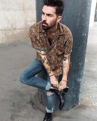 Brown Leopard Short Sleeve Shirt Outfits For Men: This combination of a brown leopard short sleeve shirt and blue jeans is extremely easy to put together and so comfortable to rock all day long as well! Let's make a bit more effort now and introduce black leather chelsea boots to this look.