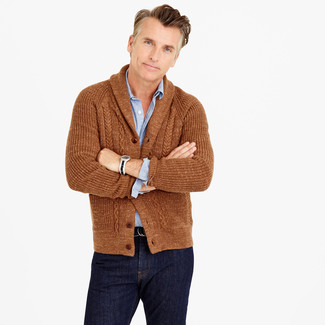 Tobacco Cardigan Outfits For Men: Want to inject your wardrobe with some elegant dapperness? Choose a tobacco cardigan and navy jeans.