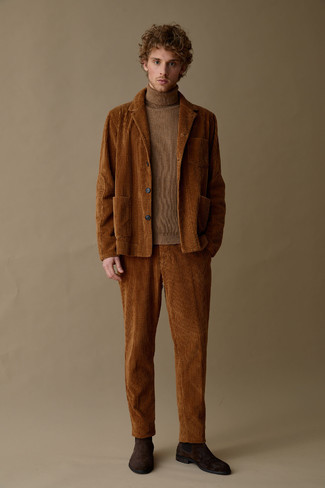 Brown Corduroy Chinos Outfits In Their 20s: For relaxed refinement with a manly finish, opt for a brown corduroy shirt jacket and brown corduroy chinos. Dial up this whole ensemble by rounding off with dark brown suede chelsea boots. A great combo as you move into the next stage of your adulthood, your 20s.