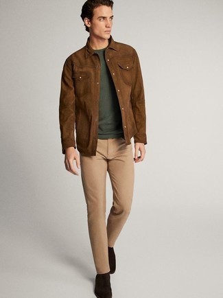 Tobacco Suede Shirt Jacket Outfits For Men: A tobacco suede shirt jacket and khaki jeans worn together are a match made in heaven for those dressers who prefer casual getups. Dark brown suede chelsea boots will bring an extra touch of style to an otherwise standard getup.