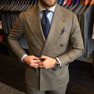 Dark Brown Wool Suit Outfits: A dark brown wool suit looks especially classy when matched with a light blue dress shirt.