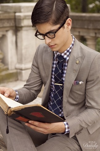 Multi colored Pocket Square Outfits: You'll be surprised at how super easy it is for any guy to pull together this laid-back look. Just a brown plaid suit matched with a multi colored pocket square.