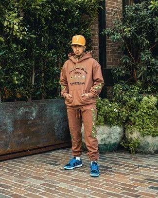 Orange Print Baseball Cap Outfits For Men: The mix-and-match capabilities of a brown track suit and an orange print baseball cap mean they will be on permanent rotation in your menswear collection. Finishing with a pair of blue leather low top sneakers is a simple way to breathe an added touch of style into this getup.