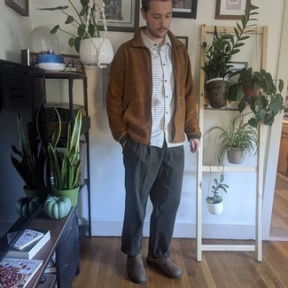 Brown Fleece Zip Sweater Outfits For Men: The pairing of a brown fleece zip sweater and dark green chinos makes this a neat off-duty menswear style. Introduce dark brown leather chelsea boots to your look to switch things up.