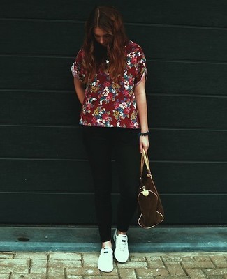 Red Crew-neck T-shirt Outfits For Women: Go for a pared down yet casually stylish choice in a red crew-neck t-shirt and black skinny jeans. Introduce white low top sneakers to your ensemble and the whole ensemble will come together quite nicely.