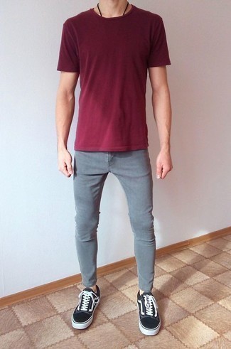 Grey Skinny Jeans Outfits For Men: Putting together a burgundy crew-neck t-shirt with grey skinny jeans is an awesome choice for a casual yet stylish outfit. For maximum style, introduce a pair of black and white canvas low top sneakers to the equation.