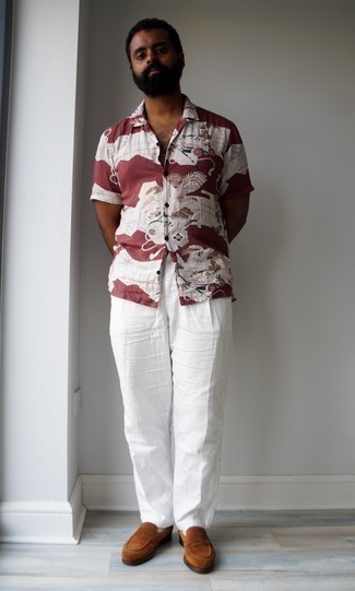 Burgundy Print Short Sleeve Shirt Outfits For Men: This combination of a burgundy print short sleeve shirt and white linen chinos is hard proof that a safe casual outfit doesn't have to be boring. Why not take a classic approach with footwear and introduce a pair of tobacco suede loafers to your ensemble?