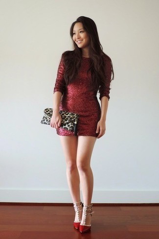 Red Pumps Outfits: If you wish take your casual look to a new level, wear a burgundy sequin bodycon dress. Puzzled as to how to finish off? Introduce red pumps to the mix to amp up the chic factor.