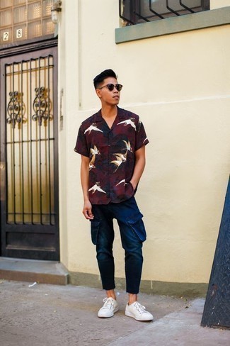 Red Short Sleeve Shirt Outfits For Men: A red short sleeve shirt and navy cargo pants? It's an easy-to-create ensemble that any gent could sport on a day-to-day basis. White canvas low top sneakers are a smart choice to round off your ensemble.