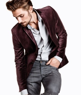 Grey Jeans Outfits For Men: A burgundy velvet blazer and grey jeans are a good combination that will get you a ton of attention.