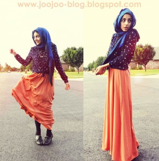 Oxford Shoes Outfits For Women: A navy polka dot button down blouse and an orange maxi skirt are absolute essentials that will integrate really well within your current casual collection. Feeling brave? Lift up this outfit by rocking oxford shoes.