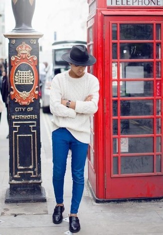 Wear a white cable sweater with blue chinos for a casually stylish and fashionable look. Round off this getup with a pair of black leather double monks to jazz things up.