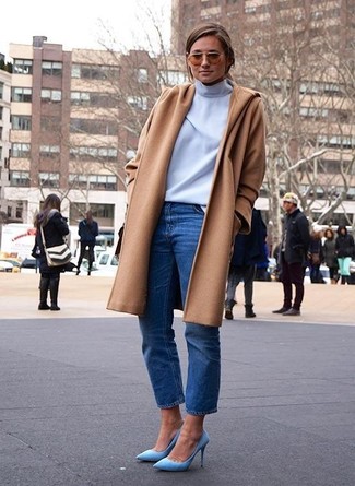 The versatility of a camel coat and blue jeans means they will be on constant rotation in your wardrobe. A good pair of aquamarine leather pumps pulls this getup together.