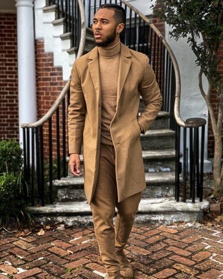 Tan Sweatpants Outfits For Men: If the situation permits casual dressing, go for a camel overcoat and tan sweatpants. Let's make a bit more effort with shoes and complete this look with a pair of tan suede chelsea boots.