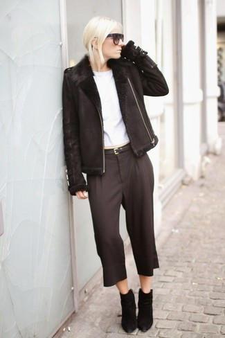 Black Capri Pants Outfits: 