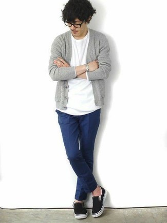 Black Canvas Slip-on Sneakers Outfits For Men: This pairing of a grey cardigan and navy chinos delivers comfort and confidence and helps you keep it low profile yet trendy. A great pair of black canvas slip-on sneakers pulls this look together.
