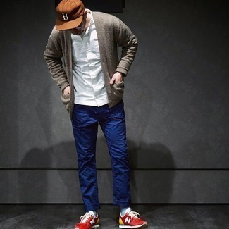 Brown Baseball Cap Outfits For Men: Who said you can't make a fashionable statement with an urban ensemble? Turn every head in the proximity in a grey cardigan and a brown baseball cap. A great pair of red and white athletic shoes pulls this ensemble together.