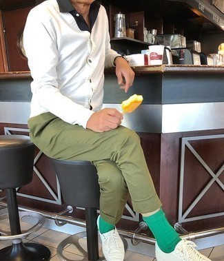 Green Socks Outfits For Men: If you like laid-back combinations, then you'll love this pairing of a white cardigan and green socks. If you wish to immediately level up your outfit with one single piece, add a pair of white canvas low top sneakers to your outfit.