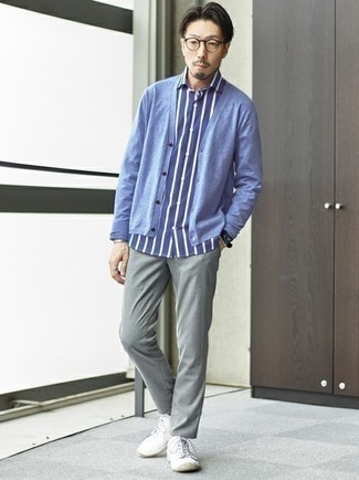 Blue Vertical Striped Short Sleeve Shirt Outfits For Men: A blue vertical striped short sleeve shirt and grey chinos are a great go-to ensemble to keep in your wardrobe. Complete your outfit with white canvas low top sneakers and the whole look will come together perfectly.