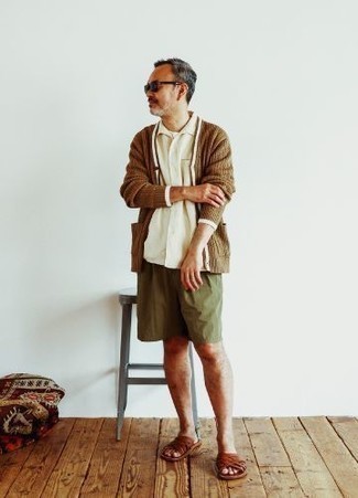 1200+ Outfits For Men After 40: A brown cardigan and olive shorts have become an essential combo for many fashionable gentlemen. Brown woven leather sandals will bring a dose of stylish effortlessness to an otherwise mostly classic outfit. Wondering how to nail casual outfits as you reach your 40s? This combo is a practical example.