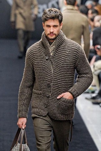 Beige Houndstooth Scarf Outfits For Men: To create an off-duty look with a street style take, you can opt for an olive knit cardigan and a beige houndstooth scarf.