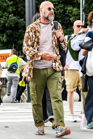 Tan Camouflage Blazer Outfits For Men: 